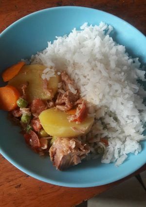 Una foto de Guiso de atún en lata