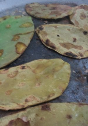 Una foto de Nopales asados con mezcal y chile molido serrano las correa. México