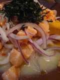 Ceviche de salmão com manga
