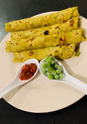 A picture of Green Peas Paratha.