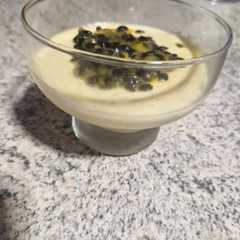 Una foto de Mousse de Maracuyá