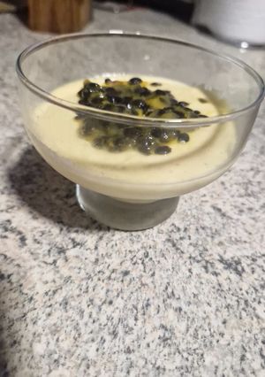 Una foto de Mousse de Maracuyá