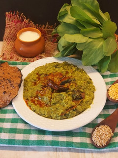 દાલ પાલક ખીચડી (Dal Palak Khichdi Recipe In Gujarati) રેસીપી મુખ્ય ફોટો