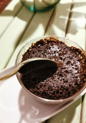 Una foto de Brownie con mantequilla de cacahuate en microondas