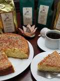 Quesadilla de queso, acompañado de café de maíz con ajonjolí o  café Bourbon de altura