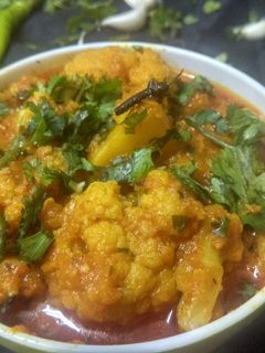 पंजाबी गोभी आलू करी (Punjabi Gobhi aloo curry recipe in hindi) रेसिपी मुख्य फोटो