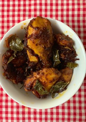 A picture of Trivandrum spicy chicken fry.