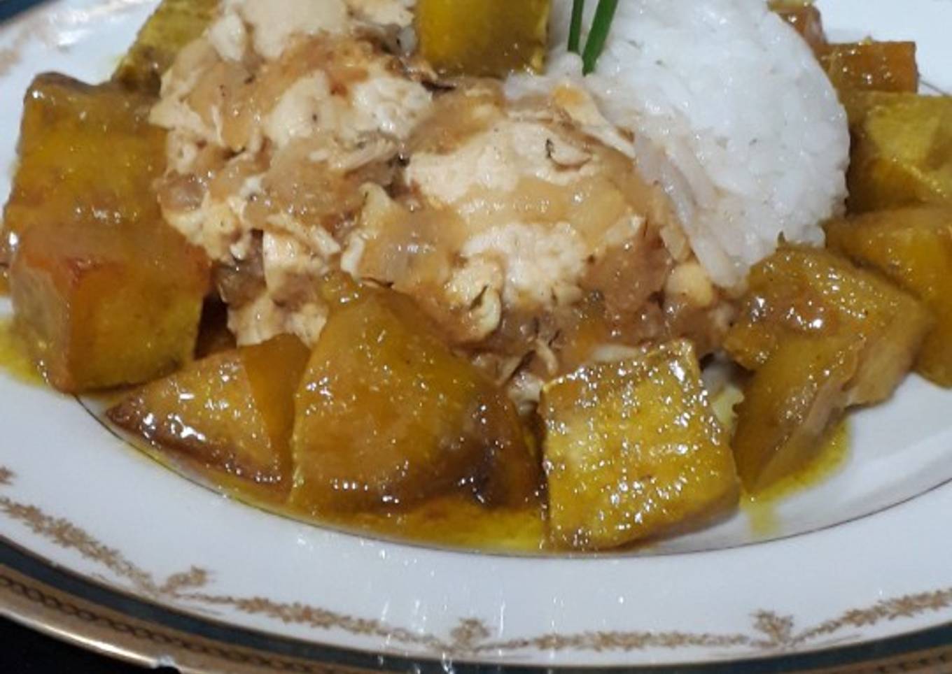 Pollo al curry con batatas en Almíbar