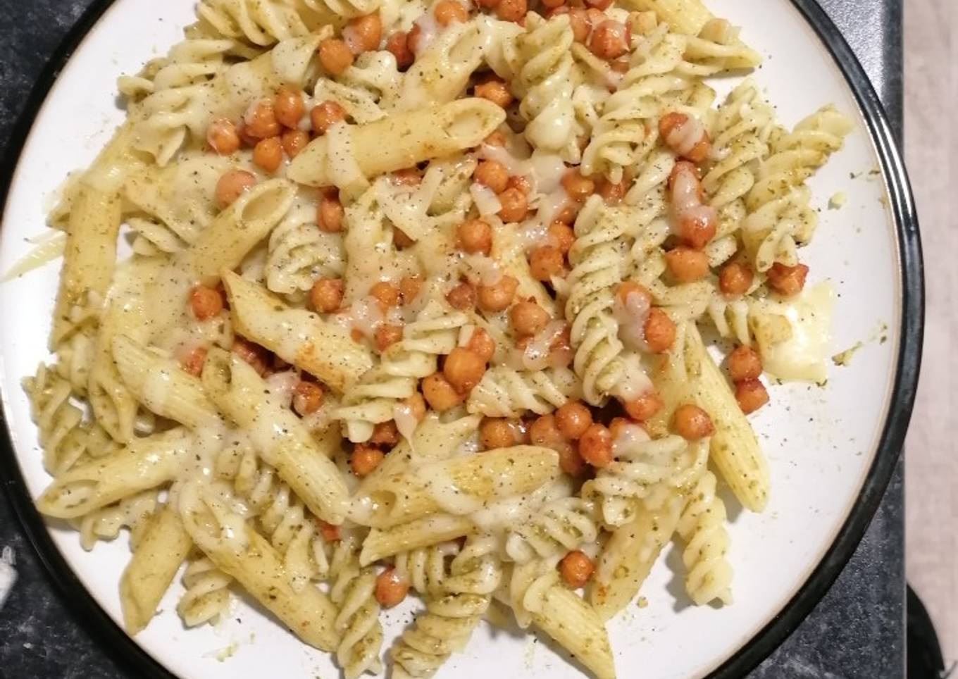 Chickpea pesto pasta