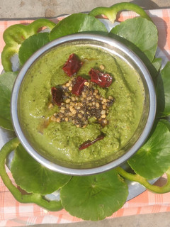 வல்லாரை கீரை குடமிளகாய் சட்னி (vallarai keerai kudaimilakaai chutney recipe in tamil) செய்முறை முக்கிய புகைப்படம்