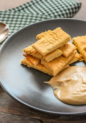 Csicseriborsó keksz, kesu-mártogatóssal recept fotója