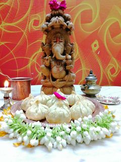 फ्राइड मोदक (fried modak recipe in Hindi) रेसिपी मुख्य फोटो