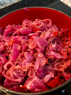 Una foto de Repollo morado guisado sabor chucrut
