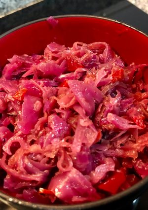 Una foto de Repollo morado guisado sabor chucrut