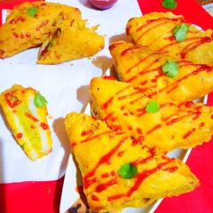 A picture of Yam Stuffed Bread Pakoda.