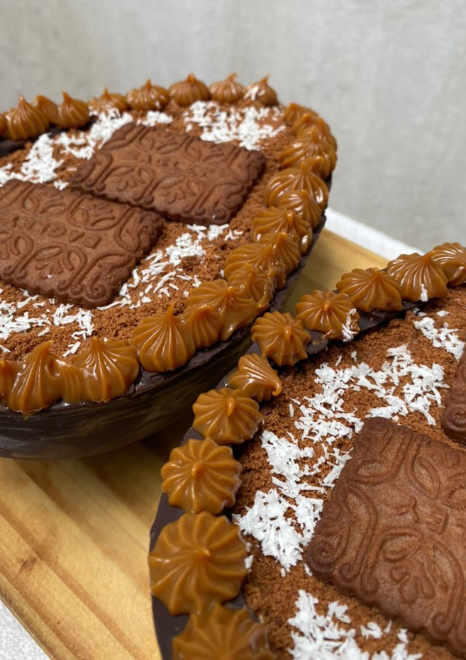 Una foto de Huevos de Pascua rellenos de chocotorta