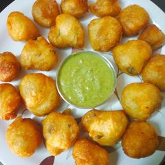 A picture of Mysore Bonda.