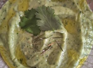 Una foto de Salsa de pepino y palta