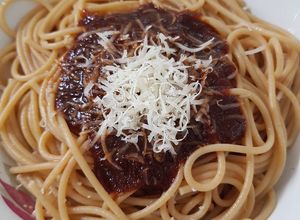 Foto principal de Salsa para pasta con Bovril, pasta de tomate y malta