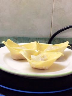Hình của món Hoành thánh thỏi vàng.