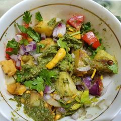 A picture of Dhaniya Pudina Aloo Chaat.