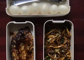 Masakan Unik Bekal Anak Kos 1: Bakmi Goreng, Omelette Sayur dan Buah Rambutan Ala Restoran