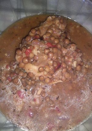 Una foto de Lentejas con pollo y maní
