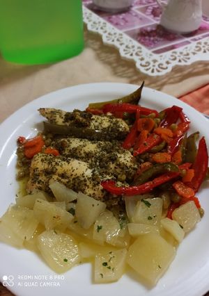 Una foto de Pollo al limón con ajo y perejil