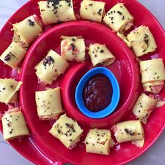 A picture of Khandvi.