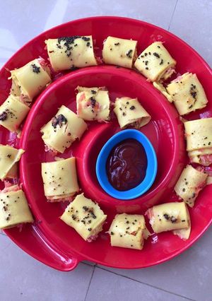 A picture of Khandvi.