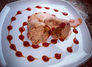Foto principal de Exquisitos pimientos de piquillo rellenos de atún y bocas de mar con salsa, Fácil y rápido de hacer