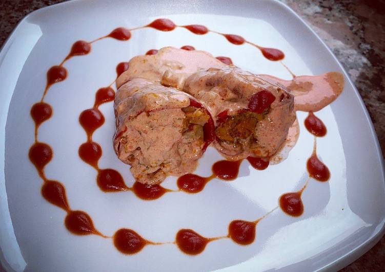 Exquisitos pimientos de piquillo rellenos de atún y bocas de mar con salsa, Fácil y rápido de hacer