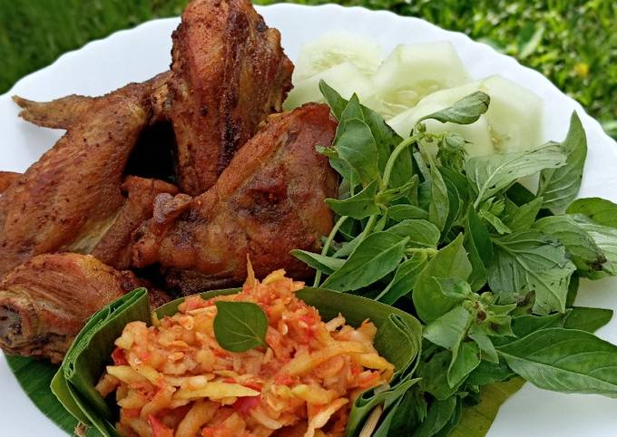 Ayam goreng sambal mangga