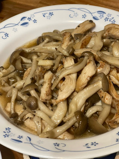 雞肉絲炒菇 的食譜成品照片