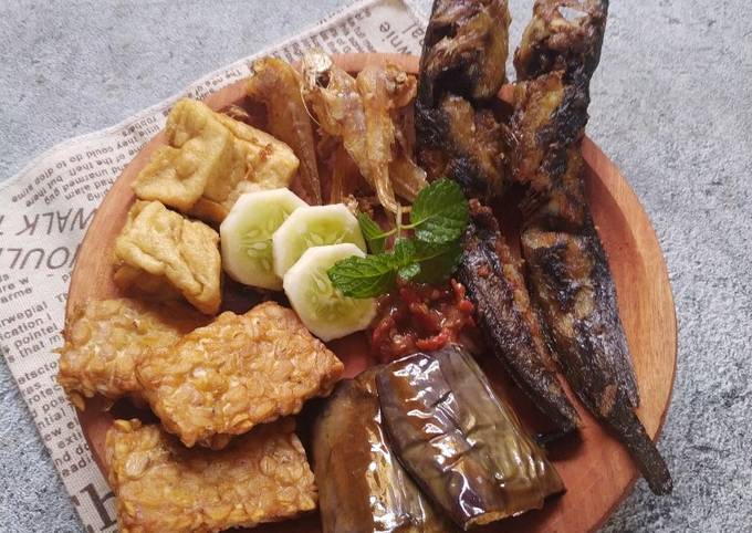Resep Penyetan Lele,Tahu,Tempe,Ikan Asin, Menggugah Selera