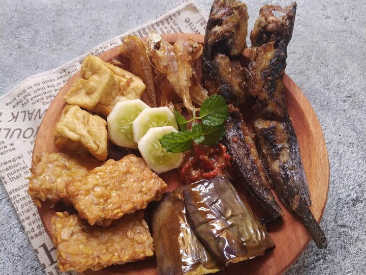 Resep Penyetan Lele,Tahu,Tempe,Ikan Asin, Menggugah Selera