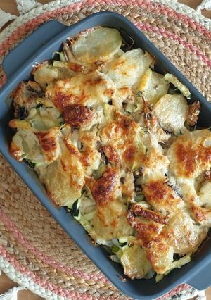 Une photo de Gratin de pomme de terre/ poulet/ légumes simple