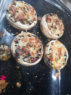 Una foto de Champiñones rellenos de bacon y queso