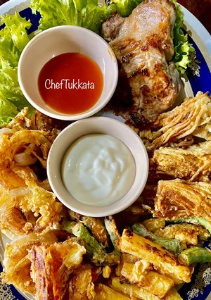 รูปของ 🥩สเต็กสันคอหมู+snacksผักทอด🧅🥔🥕 by ChefTukkata 👩🏻🍳