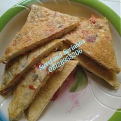 A picture of Bread in egg sandwich.