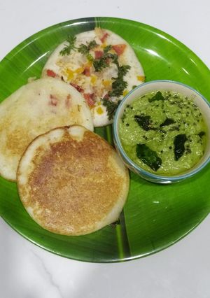 A picture of Urad dal uttapam.