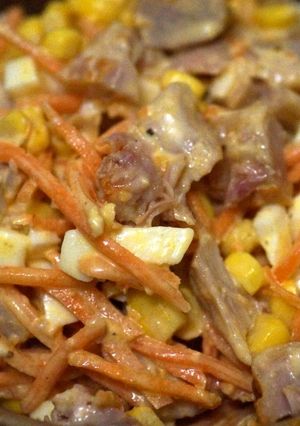 Фото Салат з копченою куркою і морквою по-корейськи.
