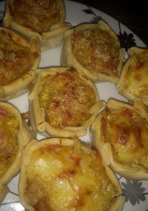 Una foto de Canastitas de cebolla, morrón, queso, jamón y huevo duro ✔🔝