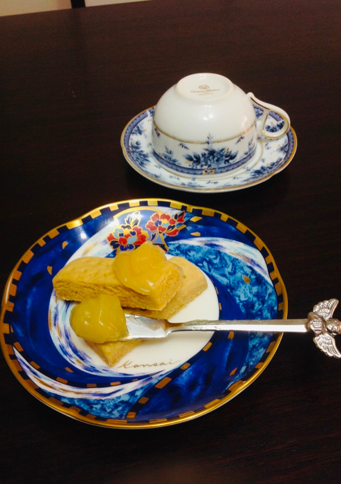 Una foto de Curd de Limón favorito de Rodin Japonés LEMONCADOTOSHOTOBURET🇺🇾🇯🇵ロダンのレモンカードとショートブレット