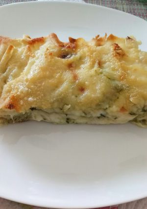 A picture of Lasagne di pane caraseau e pesto di basilico.