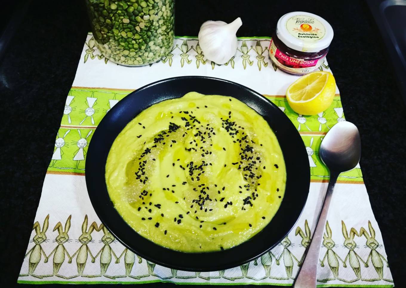 Crema de guisantes secos y aguacate - veggie