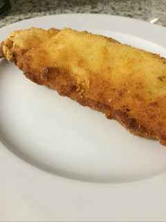 Una foto de Pollo empanado con queso