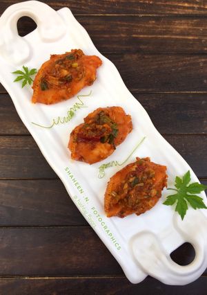A picture of Spicy Schezwan Chicken Momos.