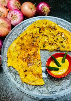 পেঁয়াজের লাচ্ছা পরোটা (Peyanjer laccha paratha recipe in Bengali) রেসিপির প্রধান ছবি