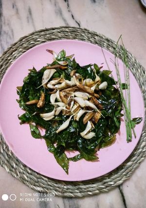 কারি-রসুন ভাজা(curry rasun bhaja recipe in Bengali) রেসিপির প্রধান ছবি